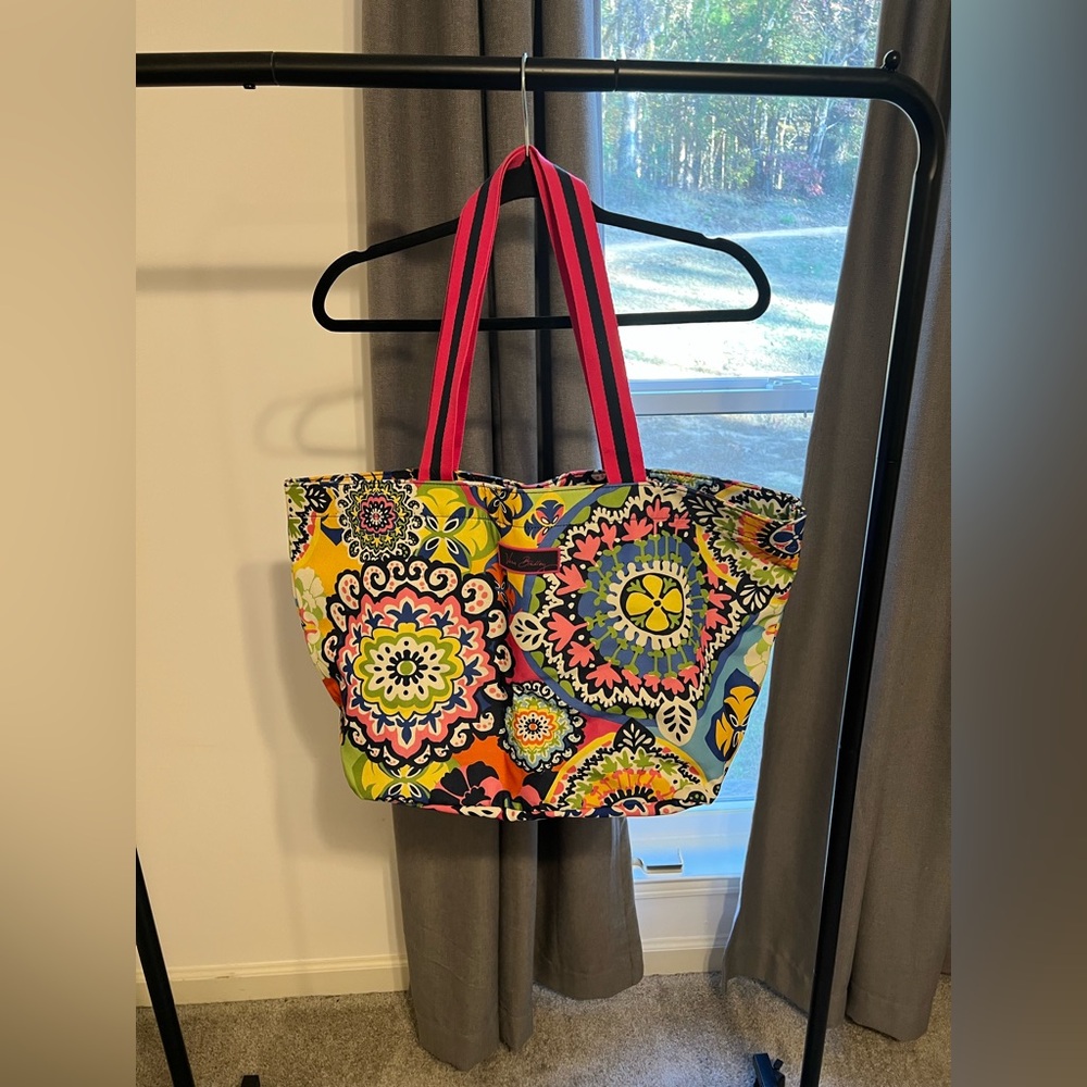 RETIRED Vera Bradley Large Family Tote in pattern Rio